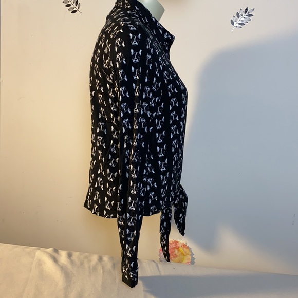 Bull dog print button-up tie off top - Picture 5 of 15